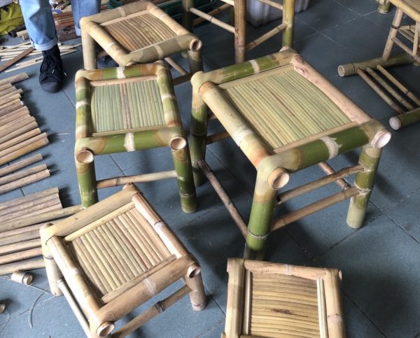 戴阿爐先生製作的竹管椅。